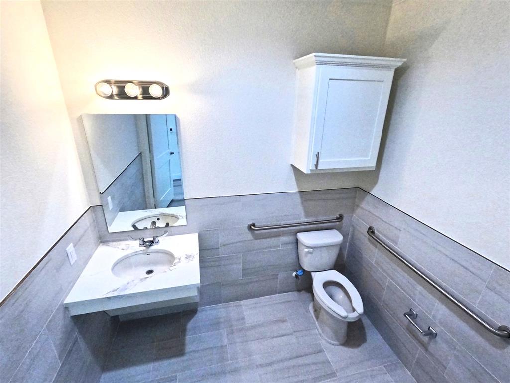 THE OFFICES AT STONEBROOK CROSSING - Commercial Lease