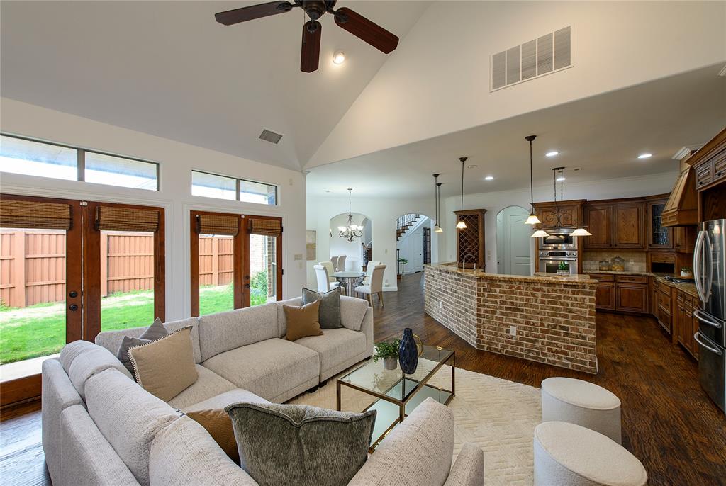 La Foy Place 01 Instl Add - Residential