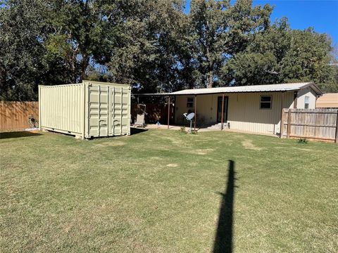 A home in Comanche