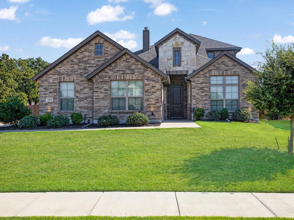 1905 Silver Falls Drive