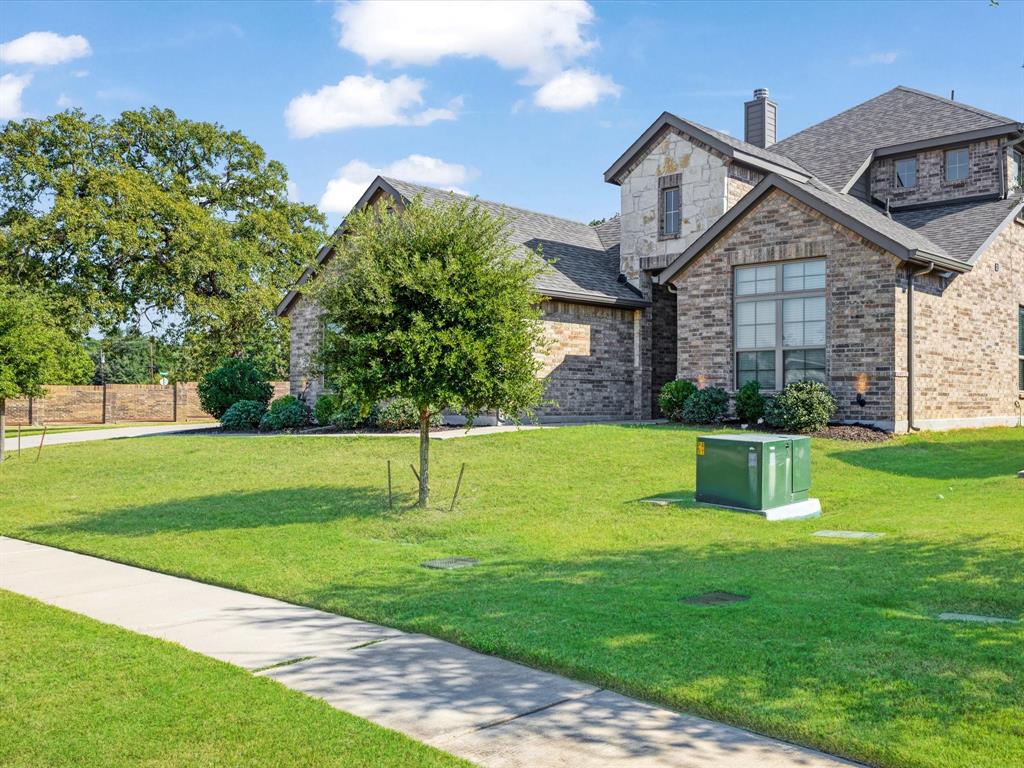 1905 Silver Falls Drive