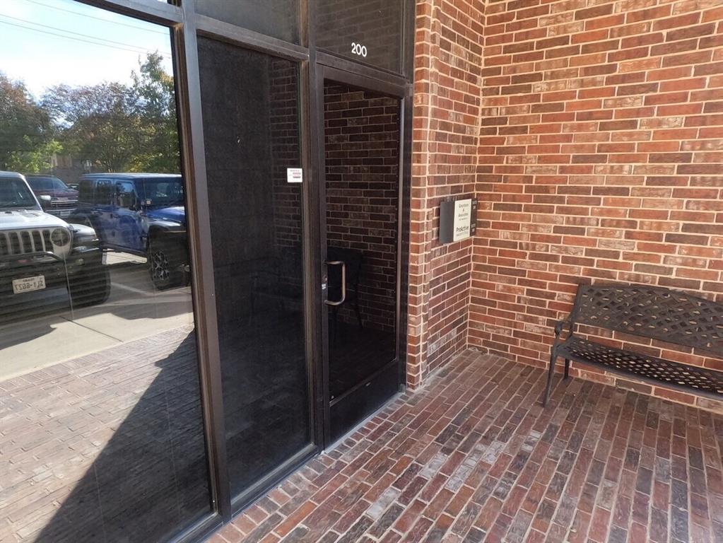 6570 NaamanForest Boulevard 4-200