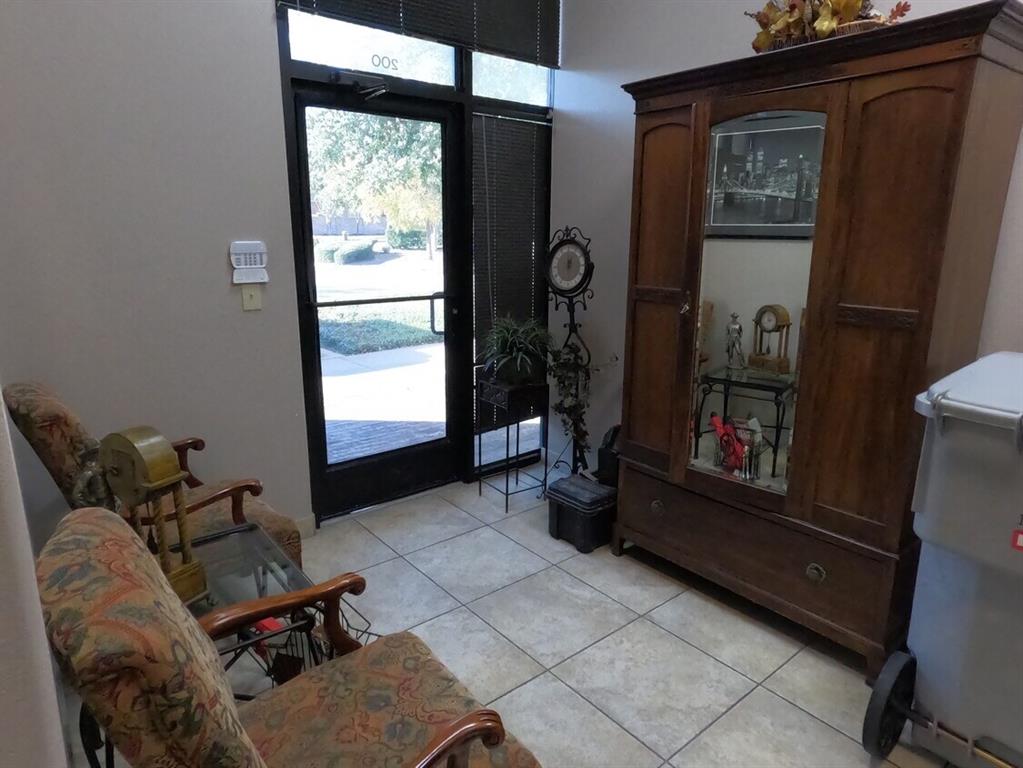 6570 NaamanForest Boulevard 4-200