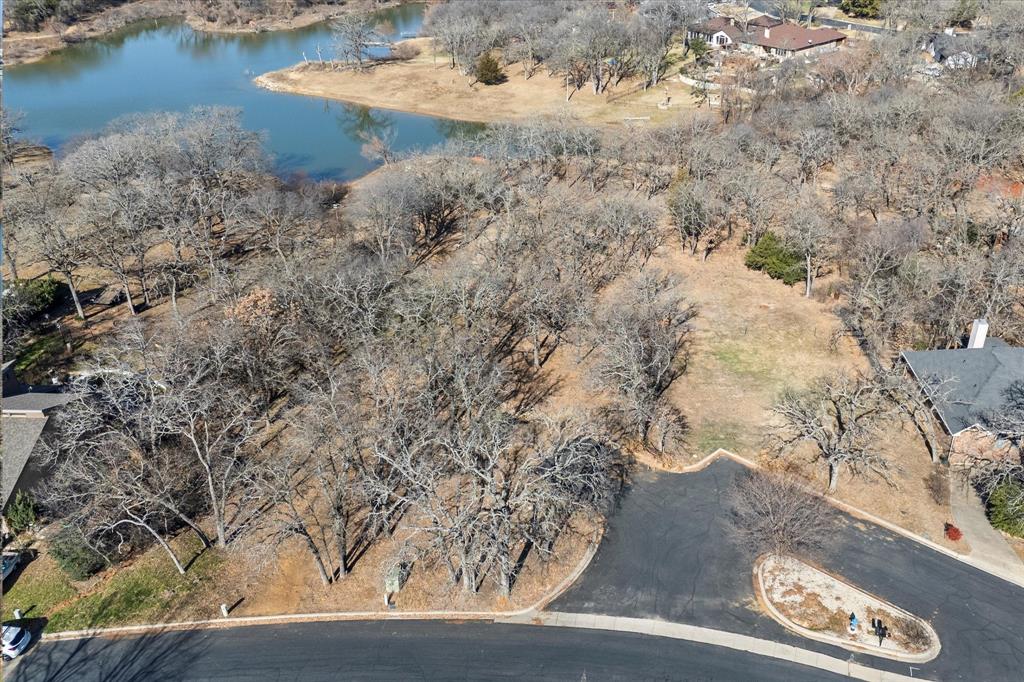 18 Royal Oaks Boulevard