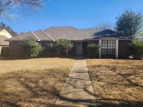 Photo of 2412 Doral, Mesquite, TX 75150 (MLS # 21197119)