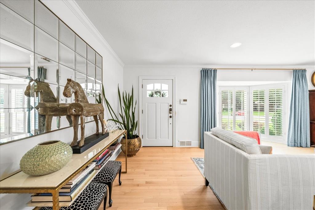 6105 Del Norte Lane