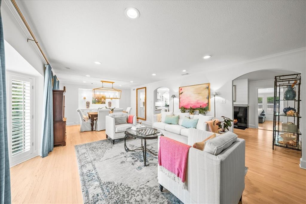 6105 Del Norte Lane