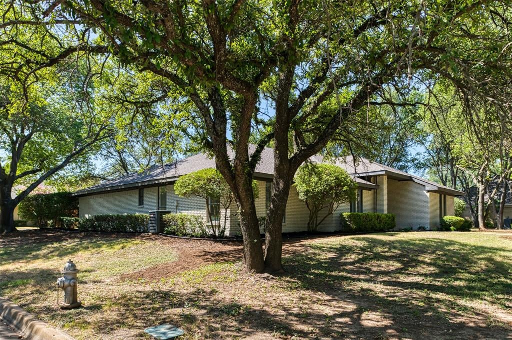 6851 Shorecrest Court
