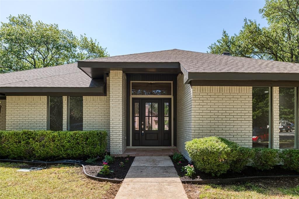 6851 Shorecrest Court