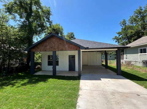 Photo of 622 E Woodard Street, Denison, TX 75021 (MLS # 21352440)