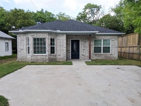 Photo of 1411 S Walnut Street, Sherman, TX 75090 (MLS # 21323997)