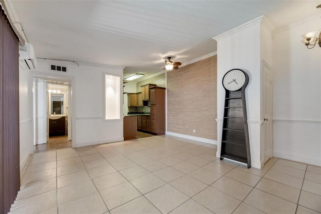 2627 Douglas Avenue 205