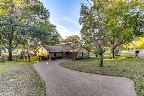 A home in Mabank