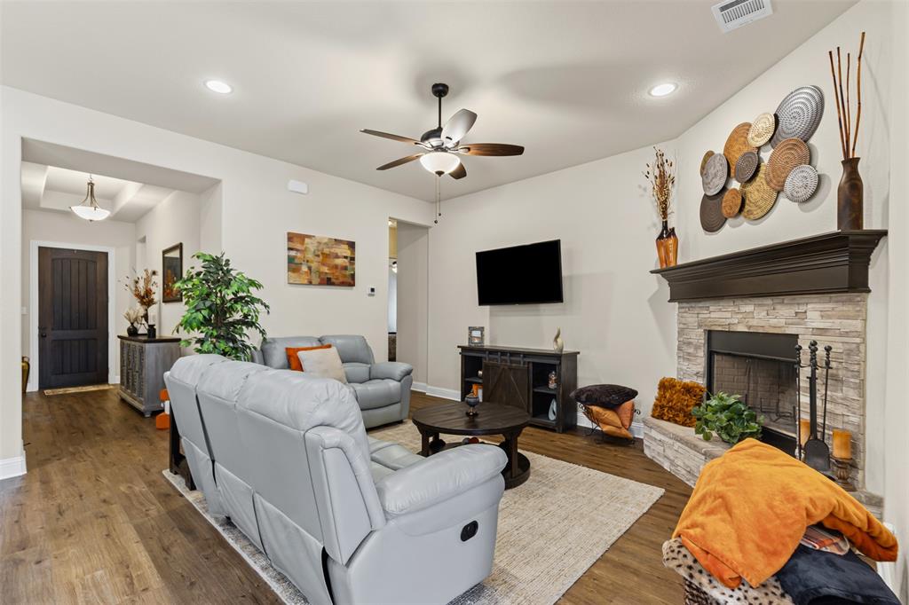 Waxahachie, Texas 75165, United States, 4 Bedrooms Bedrooms, ,2 BathroomsBathrooms,Residential,Pending,79950