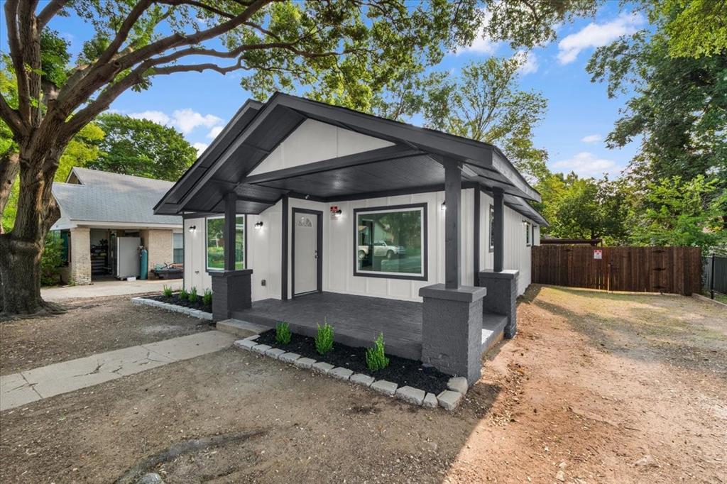 818 Hollywood Avenue