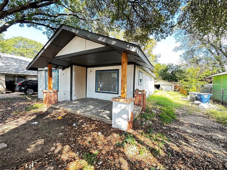 Investor Special or DIY Dream!
Discover the potential in this centrally located Dallas property. Featuring multiple bedrooms and bathrooms, this home offers a functional floor plan ready for customization. The generously sized lot provides room to expand or create your ideal outdoor living space. Just minutes from major highways, shopping, dining, and city conveniences, this property is an excellent opportunity to bring your vision to life.