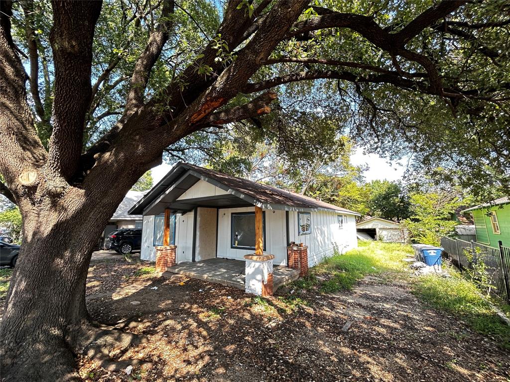 818 Hollywood Avenue