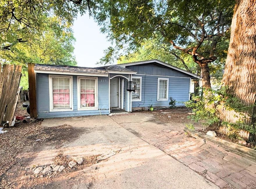 Excellent investment opportunity in Garland! This 3 bed, 2 bath property is ready for a remodel and has previously been used as a rental with consistent occupancy. This home could be a strong addition to an investor’s portfolio or a great personal project. Lastly, it's prime location allows you to be only minutes away from Firewheel Town Center, Spring Creek Forest Preserve, Firewheel Golf Park, and the Granville Arts Center.