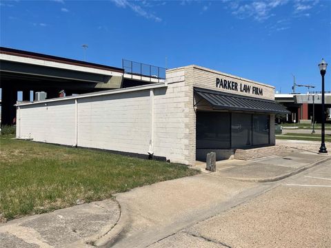 1012 S Elm Street Carrollton TX 75006