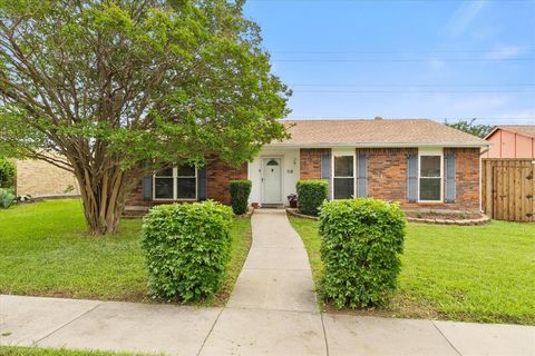 Photo of 718 Via Sonoma, Mesquite, TX 75150 (MLS # 21260331)