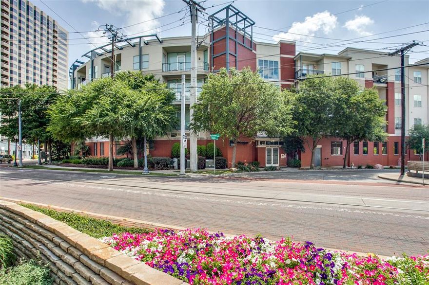 Luxury living in the heart of Uptown in sought after Mercer Square. This meticulously maintained condo kitchen boasts 2 bedrooms,2 bath & 2 parking spaces.Open floor plan,kitchen island,bar seating & stainless steel appli.Upgrades throughout include the addition of a dry bar w glass front cabinetry,chic white walls & kitchen cabinetry accented w dark hardwood flrs & designer backsplash.The kitchen island is separated by a breakfast nook and the living room. Large living rm that opens to private balcony which overlooks Mckinney Avenue. Patio has enough space to have a table and chairs, and is perfect for enjoying coffee in the morning and a cocktail in the evening.Spacious master ste w large walk-in closet,dual sinks, soaking tub & dbl shower.2nd bedrm features walk-in closet & private bath.Utility off Kitchen.Washer & dryer provided.Walk to Whole Foods and the Arts District,all while taking the free trolly into Downtown. Complex has a pool and secured entrance. Availlable February 21st