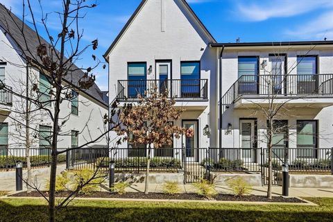 Photo of 129 Garden Court E, Arlington, TX 76013 (MLS # 21197251)