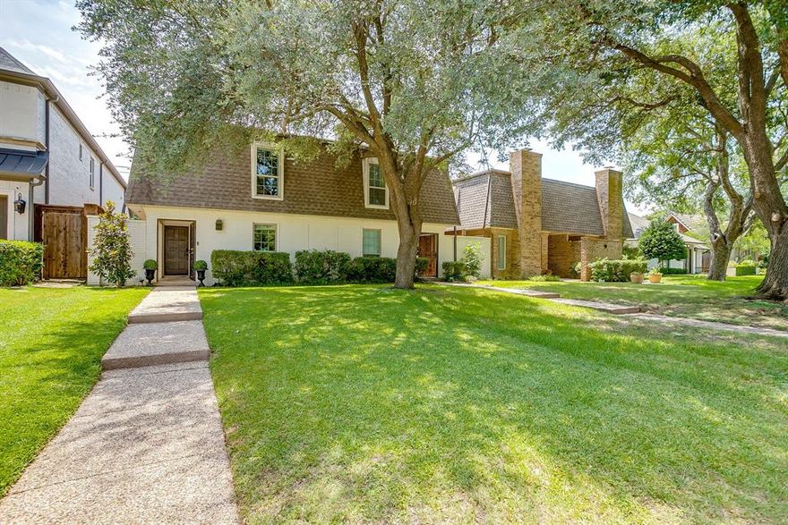 Tucked into one of Fort Worth’s most charming and sought after West Side neighborhoods, this 4 bedroom, 3 bath townhome offers the kind of location buyers are always hoping to find. Just north of the bricks and about 10 minutes from TCU, it's within walking distance of neighborhood favorites like Roy Pope Grocery, Sanguinet Park, & several local restaurants. The area is known for its pedestrian friendly streets and easy access to I 30, downtown, and the Cultural District, making everyday errands and evenings out convenient. Its proximity to TCU also makes an appealing option for those looking for a lock & leave home close to campus.
Completely taken to the studs in 2016, the home was thoughtfully reimagined w comfortable, well designed spaces throughout. Vaulted ceilings elevate the main living & dining areas, which flow naturally into the kitchen featuring granite countertops & stainless steel appliances. Dual staircases create a striking architectural feature & help anchor the open layout. Upstairs, the oversized primary bedroom includes 3 closets, double vanities, a jetted tub & a separate walk in shower. 2 additional bdrms share a Jack & Jill bath, each w generous closet space. Downstairs, the fourth bedroom w its own full bath works well as a guest room, office, or flex space.
Outside a private side courtyard enclosed by an 8 foot privacy fence offers a quiet spot for morning coffee or relaxing in the evening. The attached two car garage with alley access adds convenience, while thoughtful storage throughout the home keeps everything organized. A wet bar off the living room and a second washer dryer hookup in one of the primary closets make everyday living easier.
With charming curb appeal, modern updates, and a layout that feels larger than the square footage suggests, this home truly needs to be experienced in person to appreciate. Well maintained over the years, it offers a solid foundation while still leaving room for the next owner to make it their own.