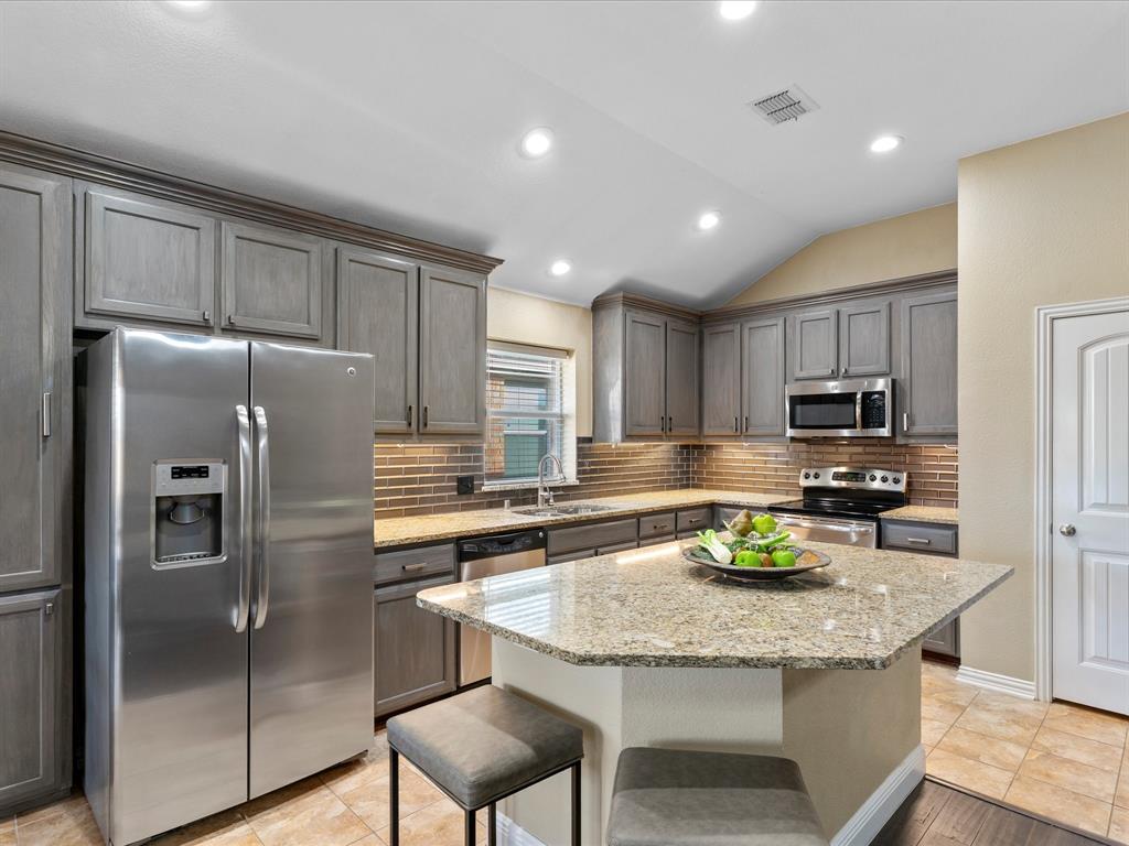 1930 Highland Oaks Drive