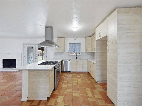 Photo of 514 W Ridgewood Drive, Garland, TX 75041 (MLS # 21199850)