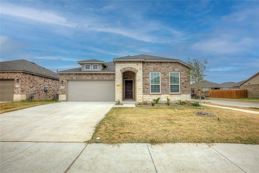 Welcome to your dream home in Ridgeview! This brand-new, 4-bed, 2-bath oasis is a testament to modern comfort and style. As you approach, the beautiful front yard and covered porch invite you to enter. The open floor concept seamlessly blends wood and carpet flooring, creating a warm and inviting atmosphere throughout. The heart of this home is its fully-equipped kitchen, boasting granite countertops, a kitchen island, refrigerator, gas cook range, built-in cabinets, dual sinks, and a convenient walk-in pantry. The living room area provides the perfect space for relaxation and entertainment. The master bedroom is a true retreat, featuring its own bathroom with dual sinks, a separate shower, and a spacious walk-in closet. Three additional bedrooms and a second full bathroom ensure that there's room for everyone. Separate utility room housing a full-sized washer and dryer. The single-door garage accommodates one car comfortably. Step outside to discover a beautiful wood-fenced backyard, complete with a covered patio, the perfect spot for outdoor gatherings or quiet evenings. This Ridgeview gem is not just a home; it's a haven crafted for modern living. Combo is on the outside faucet on side of house. All Westrom Group residents are enrolled in our RESIDENT BENEFIT PACKAGE (RBP). Please view our website for more details.