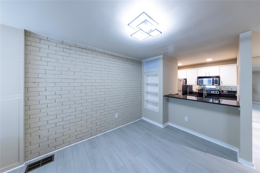 4231 Travis Street 31