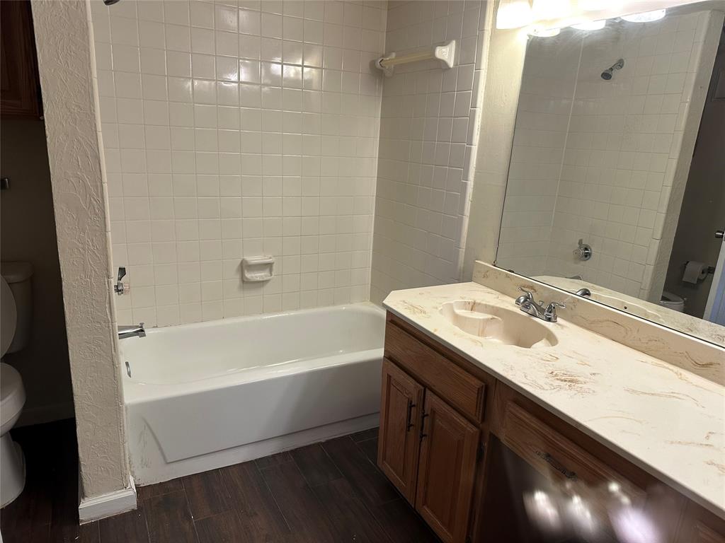 Richardson Crossroads Ph 01 & 02 - Residential Lease