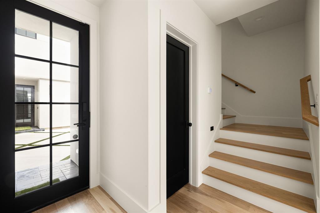 3939 Hawthorne 103
