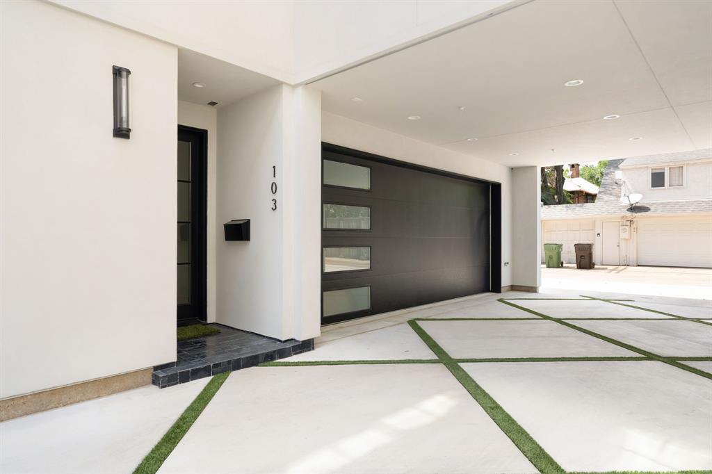 3939 Hawthorne 103