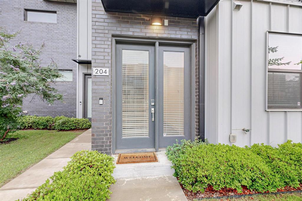 1813 Park Avenue 204