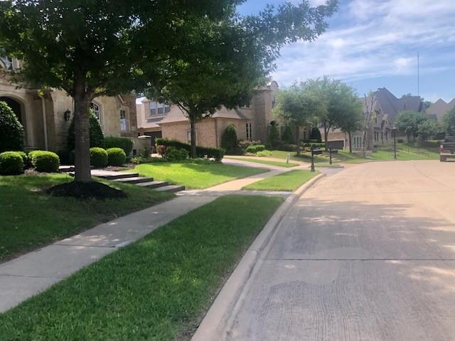 925 Belclaire Circle