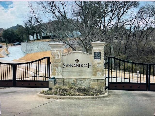 925 Belclaire Circle