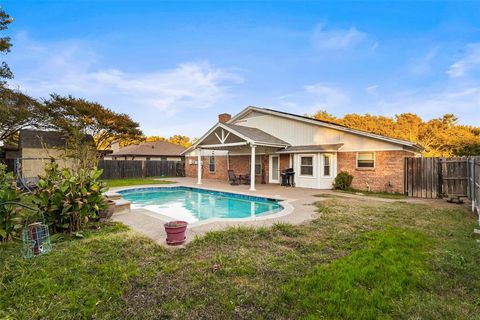 5501 Wood View Street North Richland Hills TX 76180