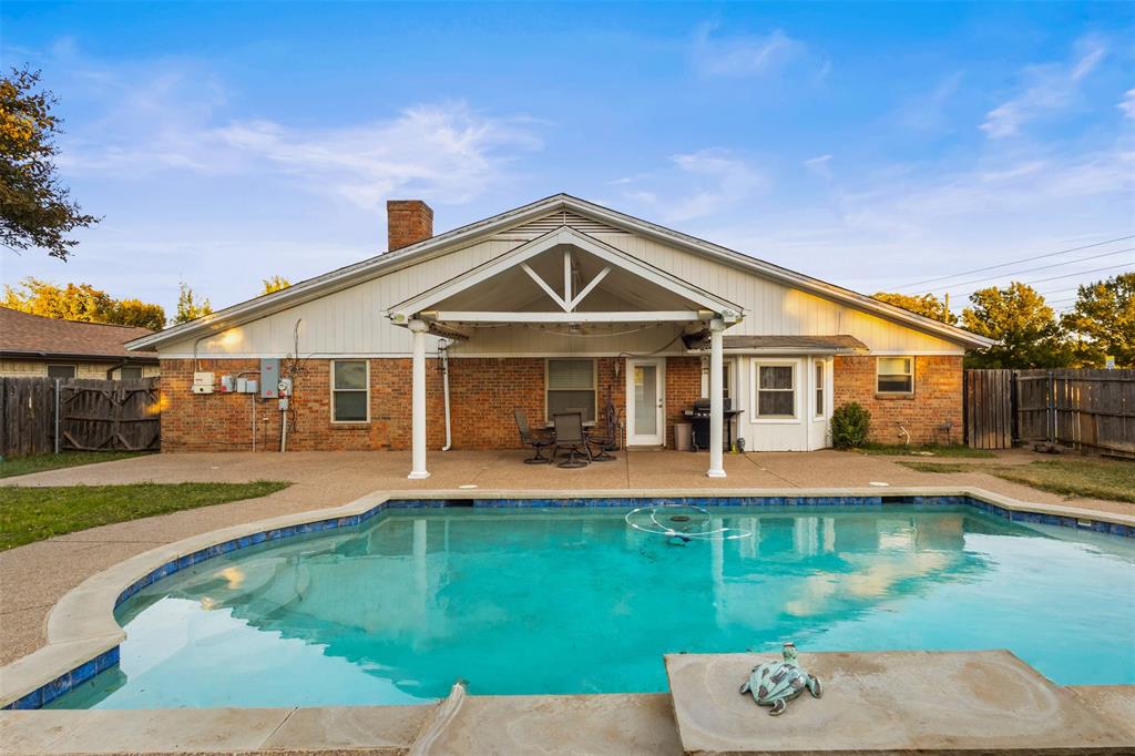 5501 Wood View Street