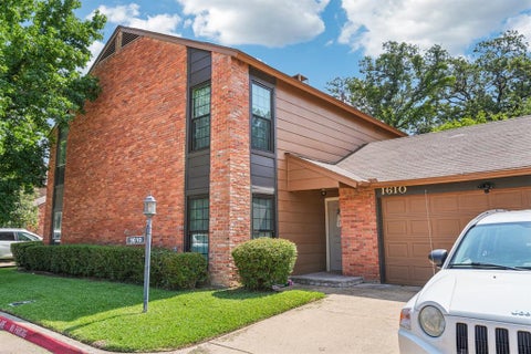Photo of 1610 Brentwood Drive, Irving, TX 75061 (MLS # 21385115)