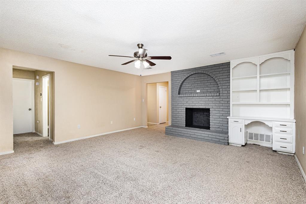 3700 Village Glen Trail