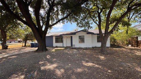 Photo of 1247 Seminole Drive, Dallas, TX 75217 (MLS # 21385256)