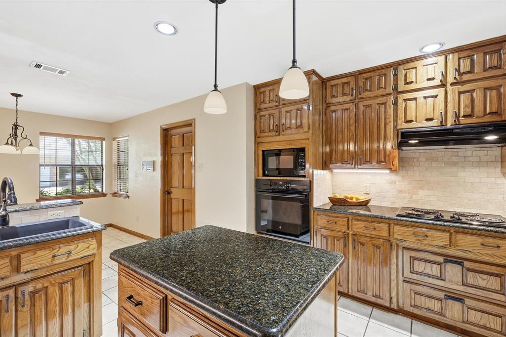 3813 Cambridge Circle W
