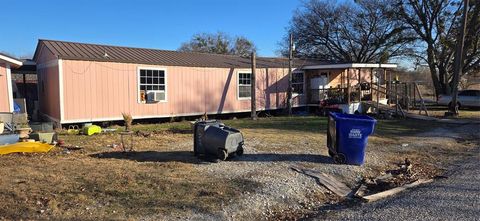 216 S Robinson Street Myra TX 76253