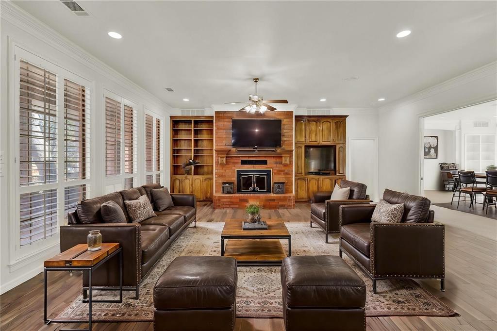 2253 Hollyhill Lane