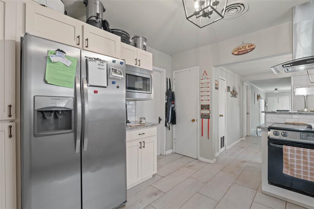 Photo 12 of 21 of 1312 W Day Street house