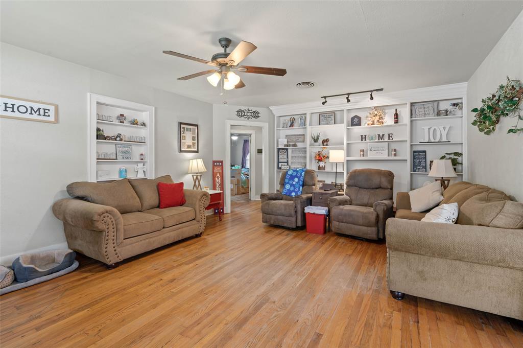 Photo 4 of 21 of 1312 W Day Street house