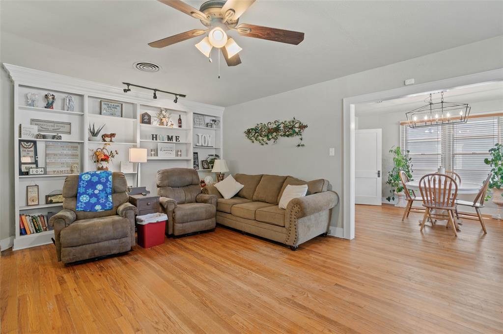 Photo 5 of 21 of 1312 W Day Street house