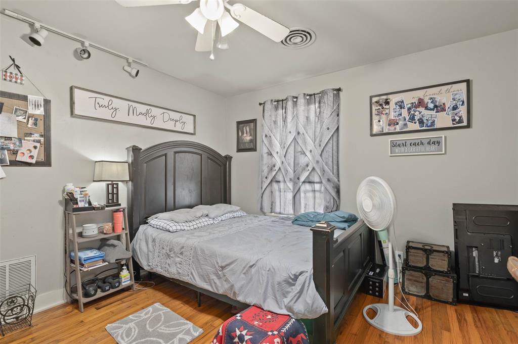 Photo 16 of 21 of 1312 W Day Street house