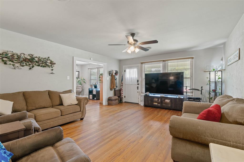 Photo 8 of 21 of 1312 W Day Street house